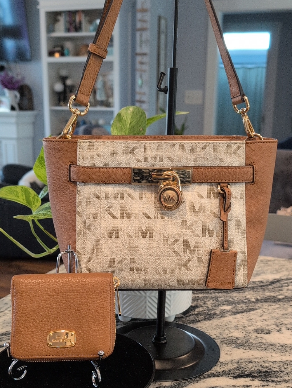 Michael Kors Set Jet Set Tan Leather Crossbody Bag W/Matching Wallet